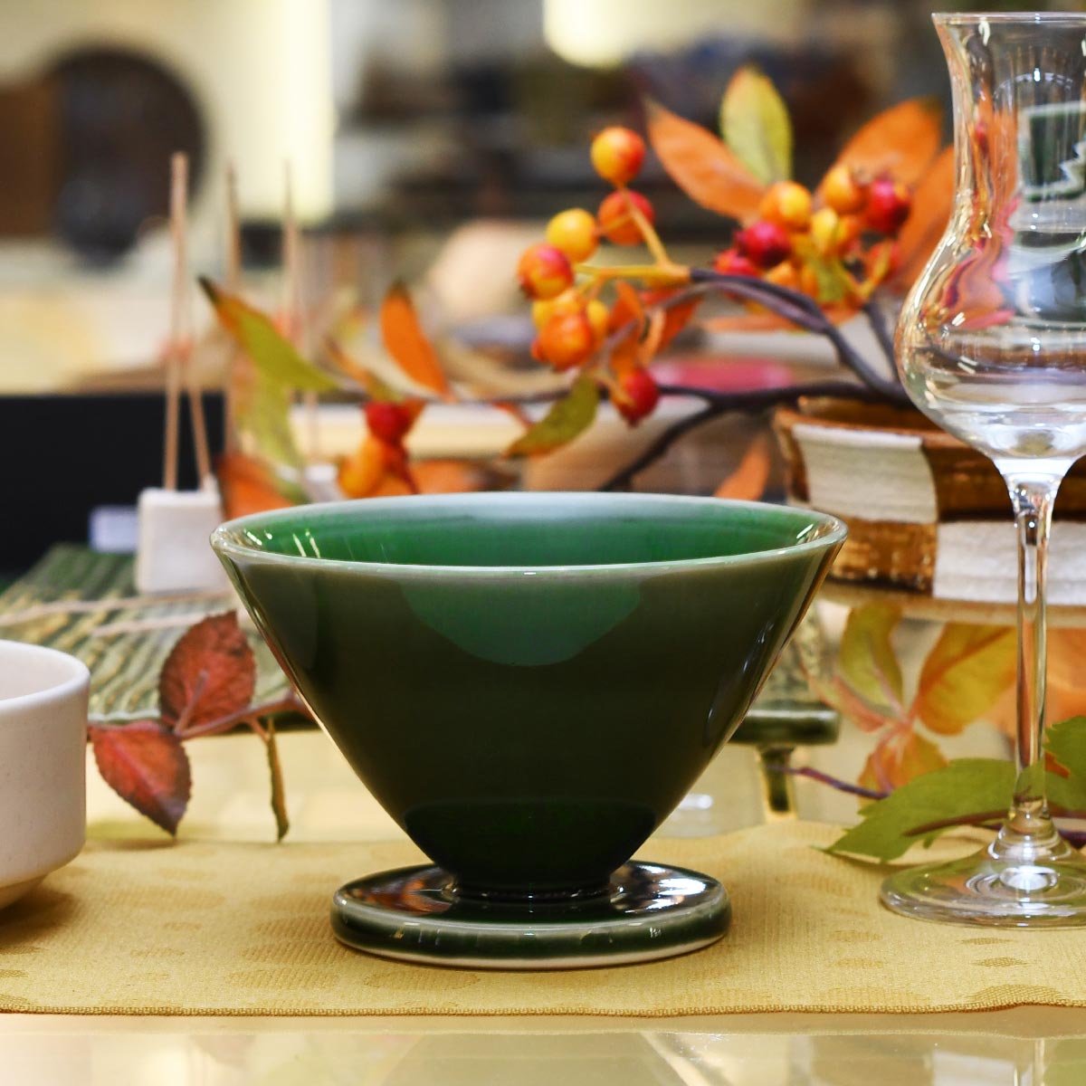 【取り寄せ商品】隠れ窯　梁山 RYOZAN 足付カップ RZ1133【磁器 日本製 グリーン 深緑 織部色 シリーズ..