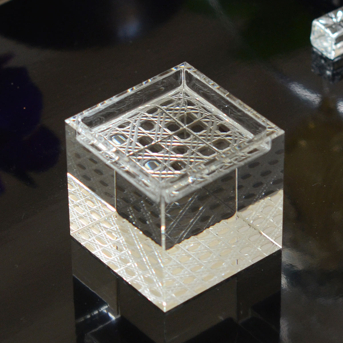 乐天商城 - 【取り寄せ商品】用美 YOUBI 珍味入 クリスタルキューブ スクエアホール　26302【盛器 敷皿 クリスタル 懐石 和食 料亭 割烹】
