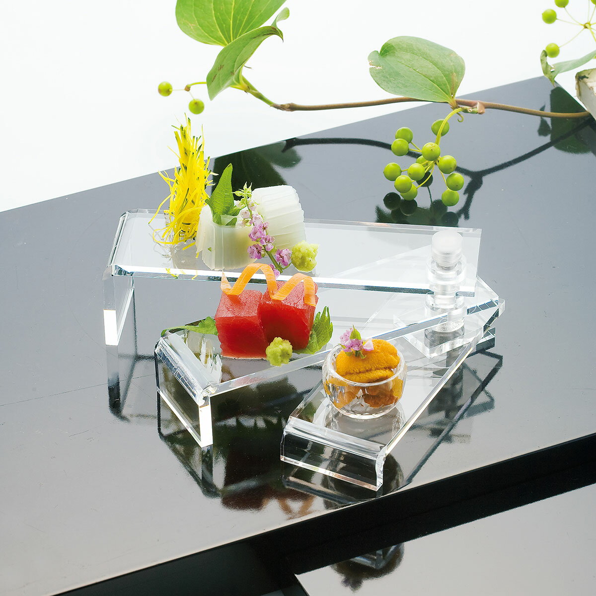 【取り寄せ商品】用美 YOUBI アクリル立体盛付台【日本製】　30157【盛器 敷皿 アクリル 懐石 和食 料亭 割烹】