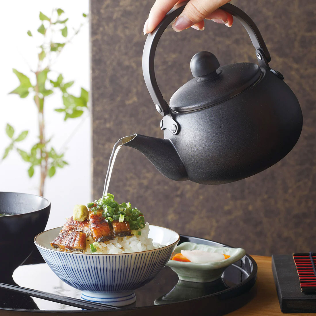 【取り寄せ商品】アルミ製・ミニPOT 白・黒　2色 【お茶漬け 演出小物 割烹 料亭 和食 出汁ポット ひつ..