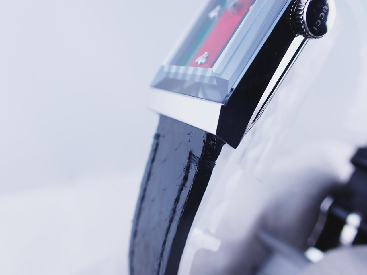 グッチ Gフレーム ミディアムウォッチ クオーツ YA147403(147.4) 新品