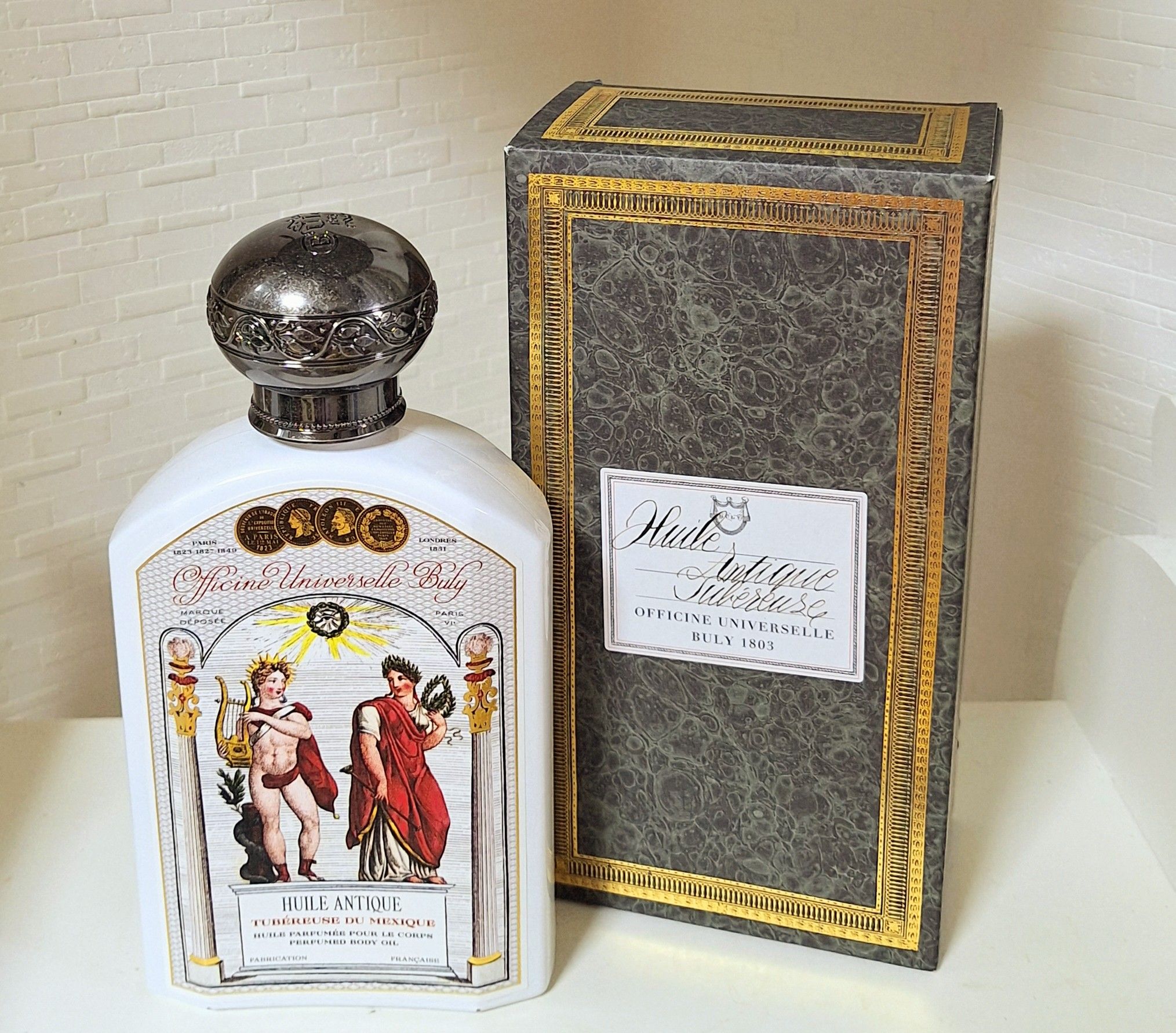 オフィシーヌ・ユニヴェルセル・ビュリー ユイル・アンティーク ボディオイル　イリス・ドゥ・マルト　アンブル・ドゥ・マダガスカル　ミルラ・デリトレー　セードル・デュ・リバン