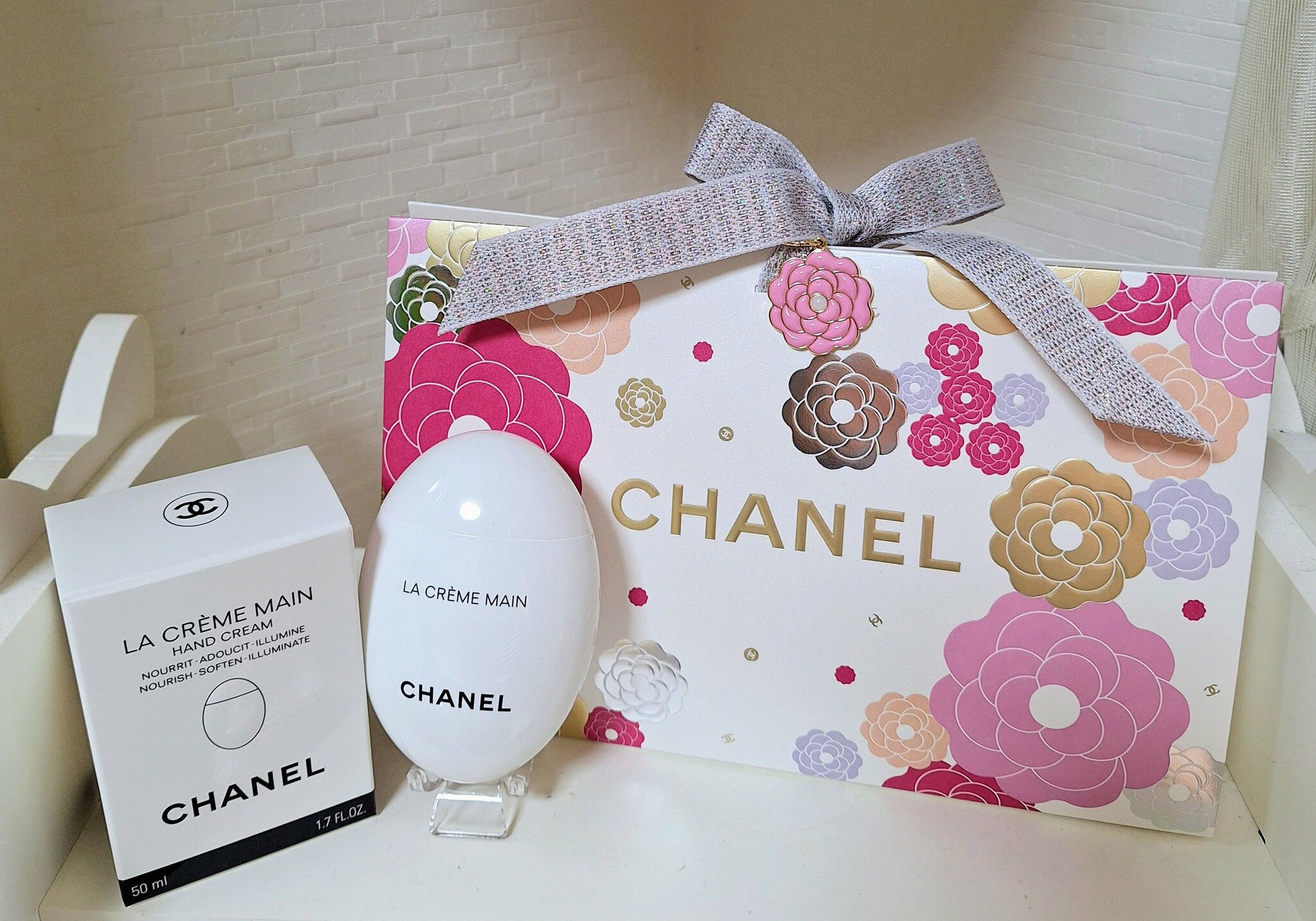 乐天商城 - ギフトボックス　　シャネル 　CHANEL ハンドクリーム　卵　プレゼントに　祝いクリスマス　バレンタイン　ラ クレーム マン 代引き不可　カメリア　ギフトボックス