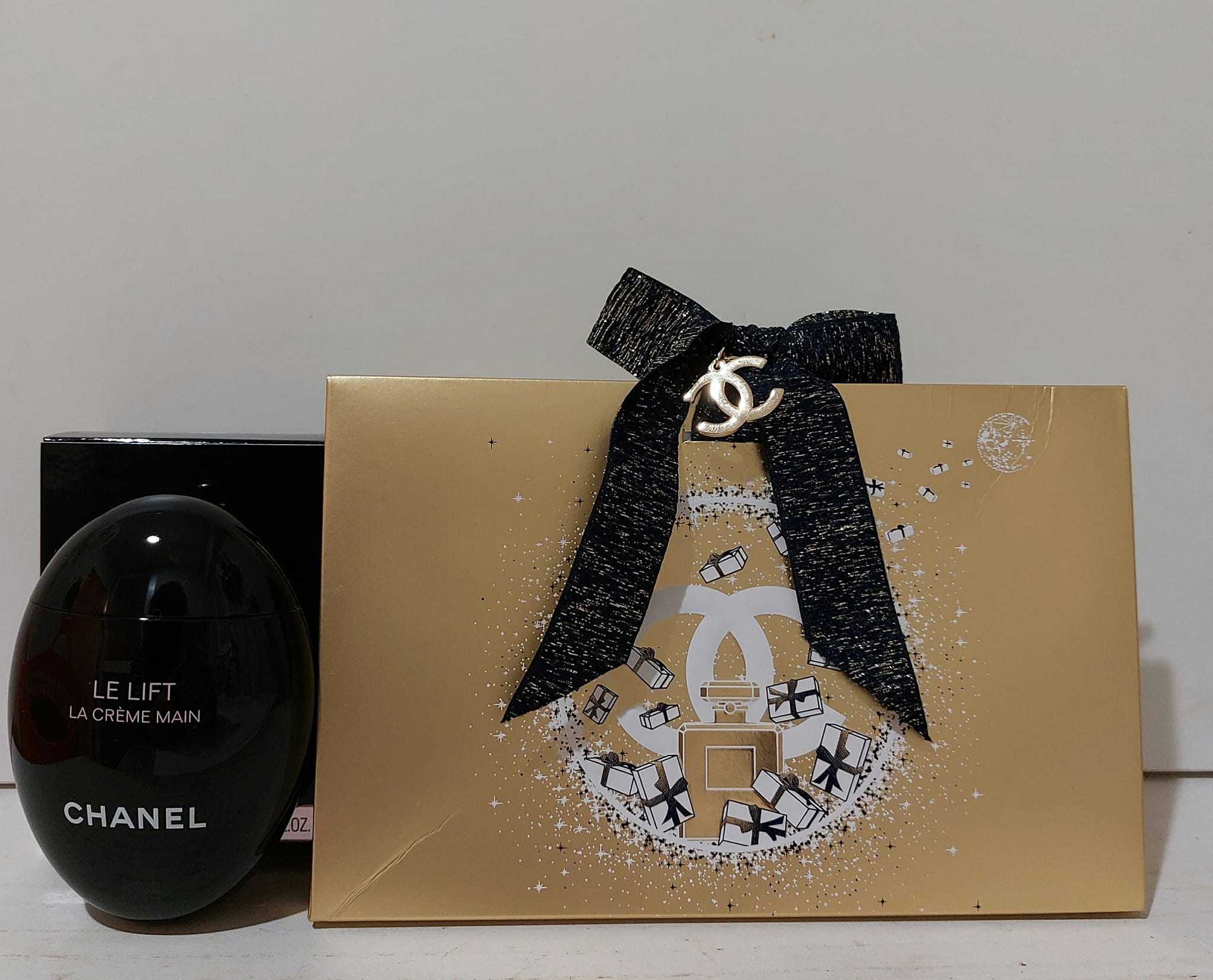 ル リフト ラ クレーム マン シャネル 　CHANEL ハンドクリーム　卵　プレゼントに　祝い ルリフト　クリスマス　バレンタイン　即納 代引き不可 ラ クレーム マン　　チャーム　付き