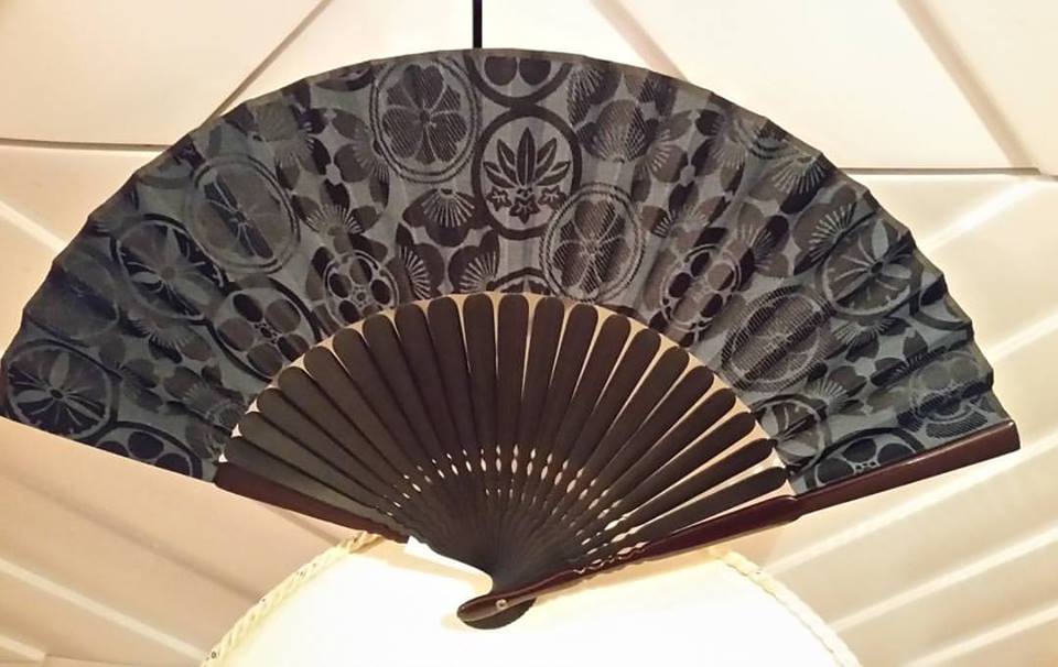 Rakuten - 紋模様　扇子　　ブルー　父の日　お祝い　ギフト　誕生日　日本　伝統　香炉