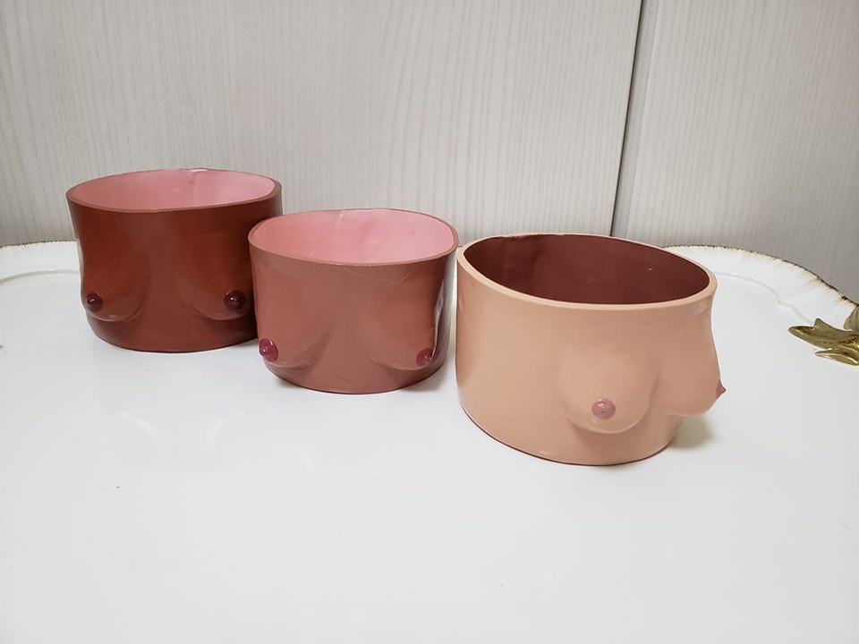 Rakuten - キュートな　バスト型　ポット　小物入れ　胸