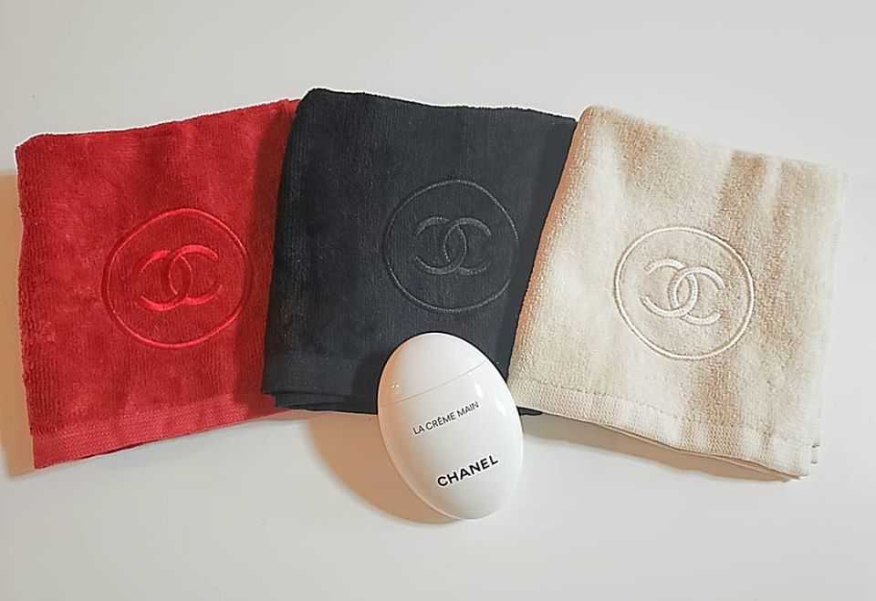 シャネル chanel　ショッパー付　シャネル 　CHANEL ハンドクリーム フェイスタオル　セット　　卵　プレゼントに　祝い　　クリスマス　バレンタイン　ラ クレーム マン 　即納 代引き不可　不可　福袋