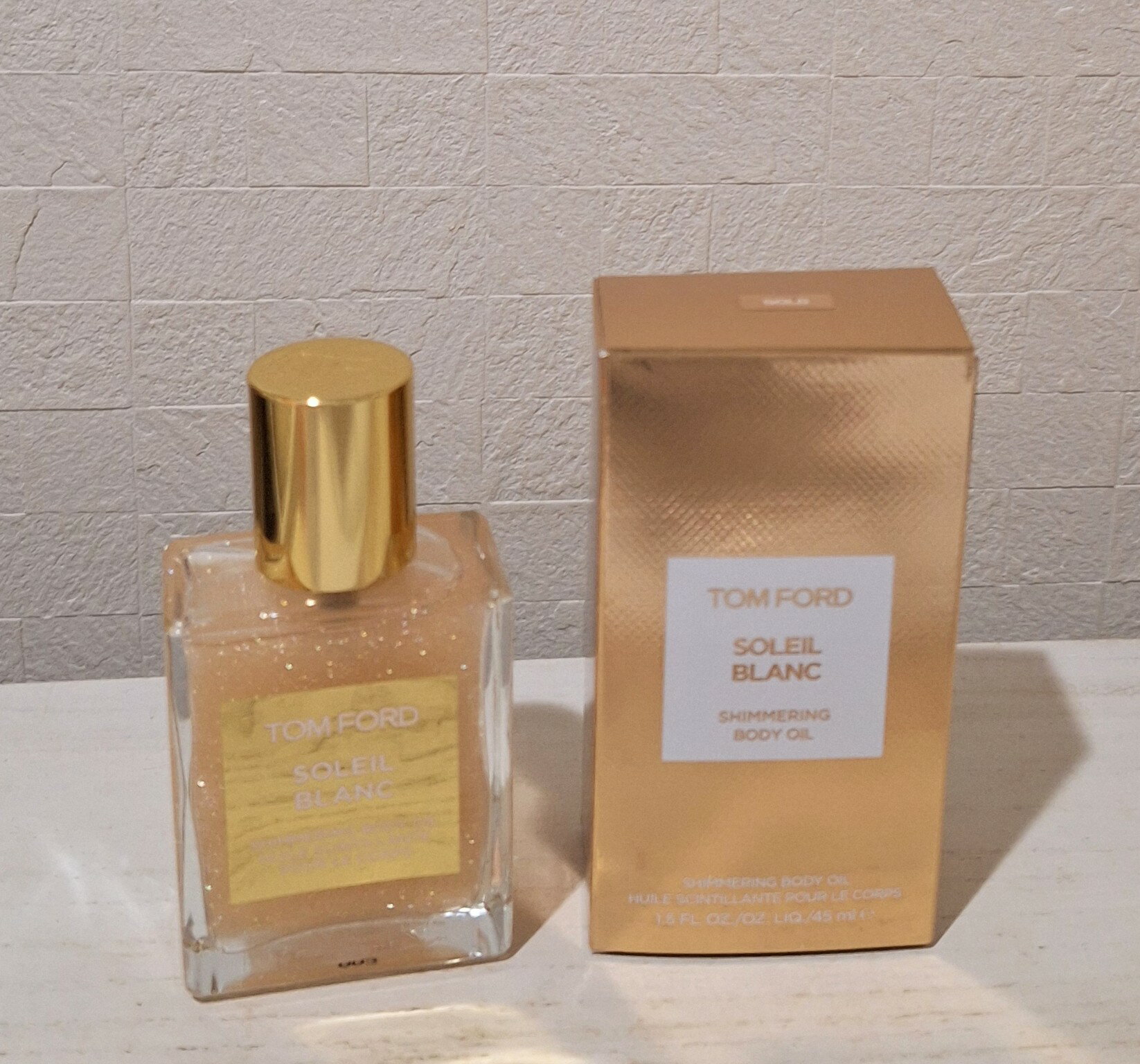 Tom ford トムフォード シマリング ボディ オイル SOLEIL BLANC 代引き不可 クリスマス バレンタイン ホワイトデー 母の日 ソレイユ ブラン シマリング 01 ゴールド