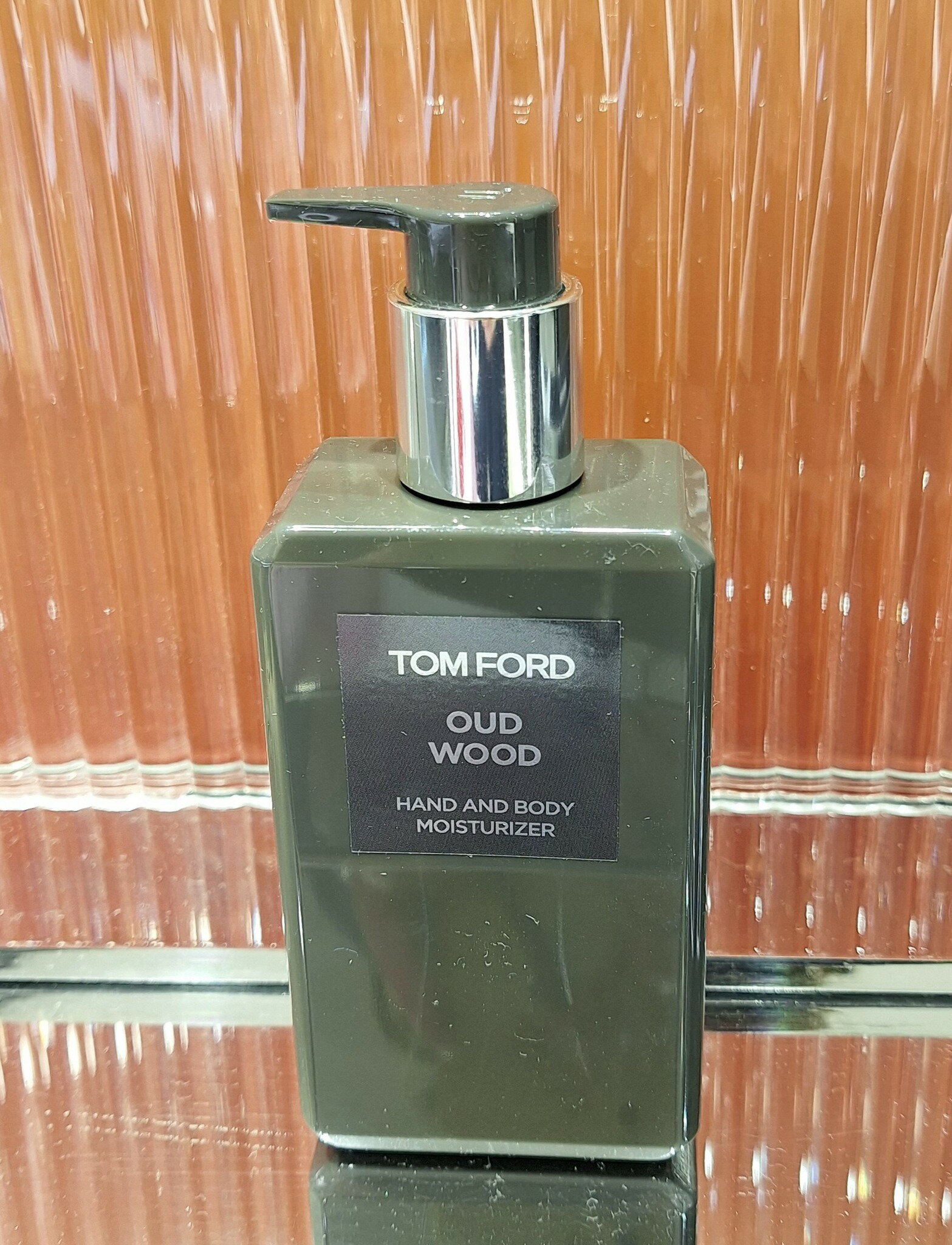 トムフォード　【TOM FORD】ウード・ウッド　ハンド　アンド　ボディ　ウォッシュ