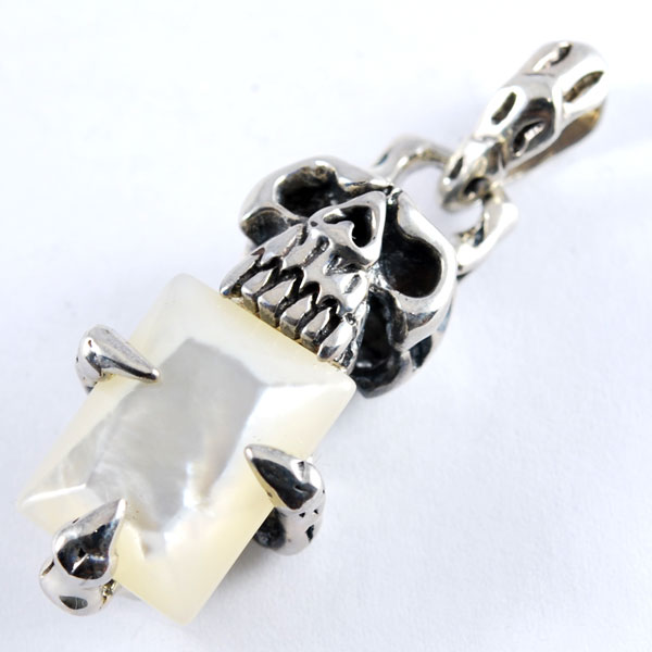 スカルがマザーオブパールを鷲掴み☆MOPスカル