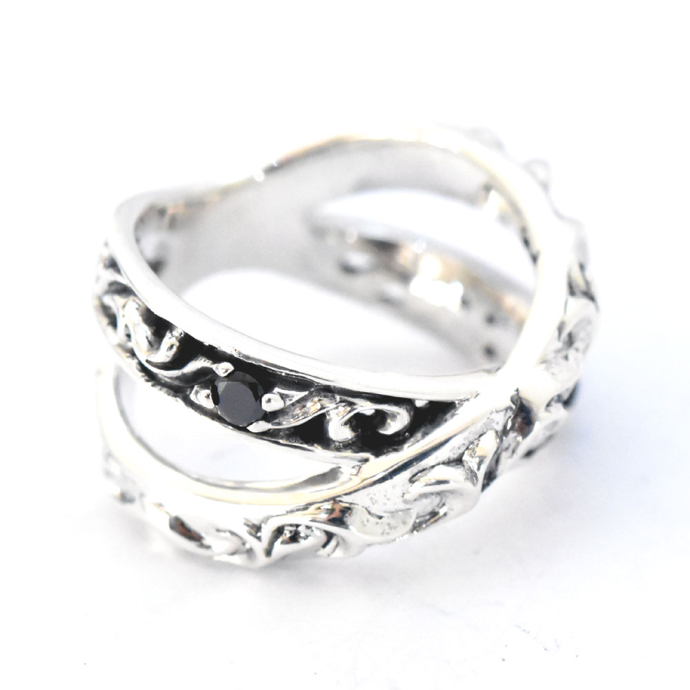 2連のようなデザインが嬉しい☆デザインリング