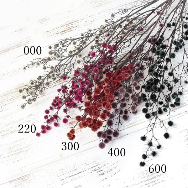 ※発送の目安に関して※土日祝を除く平日AM11:00までのご注文で、最短で翌営業日発送となります。・--・--・--・掲載画像について・--・--・--・お使いのディスプレイや照明により、色味や風合いの見え方に違いがあります。※※※※※※ 商品仕様について ※※※※※※商品の内容量(数、グラム数等)やサイズはおおまかな目安としてお考えください。自然素材の特性上、植物自体の個体差やボリューム差があり、また湿度などの環境によっても変化いたします。【商品仕様】全長約60~70cm花サイズ:約1cm約65g( 10_202308 )(10_dras)(15_asoh)小さく丸い花がポイントのドライフラワーです。存在感のあるカラーは和風のアレンジにもよく合います。※「220・ストロベリー」「300・レッド」「600・ブルー」は特性上、色移りしやすい商品です。ご使用の際にはお気をつけください。 メーカー希望小売価格はメーカーカタログに基づいて掲載しています ドライ 自然素材 ナチュラルドライフラワー インテリア インテリアフラワー プリ プリザ プリザーブド ハーバリウム スワッグ ワークショップ パーツ サシェ キャンドル ワックス レジン 封入 アレンジメント 花材 花資材 材料 手作り DIY ハンドメイド 植物 天然素材 教室 ブーケ ウェルカムボード リース 花束 壁掛け 壁飾り コサージュ 髪飾り 装飾 店舗装飾 問屋 専門店 卸 安い 1本から買える キット 季節のお花 春 夏 秋 冬 フラワーアレンジ 室内装飾 高品質 写真撮影 前撮り ディスプレイ ブライダル 結婚式 ボタニカル 癒し ワイルドフラワー ウェルカムスペース オススメ おすすめ お得 ギフト 贈答 贈り物 クリスマス 正月 ハロウィン 二次会 お誕生日 お見舞い 記念日 お盆 卒業式 七夕 還暦祝い 敬老の日 父の日 母の日 フューネラル お葬式 仏事 ペット 退職祝い 開店祝い 出産祝い 新築祝い 開業祝い 内祝い 引越し祝い 成人式 バレンタインデー ホワイトデー お彼岸 送迎会 歓迎会 お歳暮 入学式 入園式 イースター 夏祭り 自由研究 発表会 演奏会 フェス 展示会 イベント おしゃれ かわいい 雑貨 ピンク レッド 赤 アイボリー ブルー 青 イエロー 黄色 オレンジ 橙色 ビューティ バーガンディ モーヴ 水色 クリーム色 ベージュ ラベンダー 紫 パープル バイオレット ワイン フッシャ シャンパン ミックス ブラウン 茶色 ブラック 黒 シルバー ゴールド ラメ ライム ライトグリーン ミント 黄緑 サーモン ピーチ 桃色 グレイ 薄い 濃い グラデーション 白っぽい 明るい 暗い ダーク ソフト