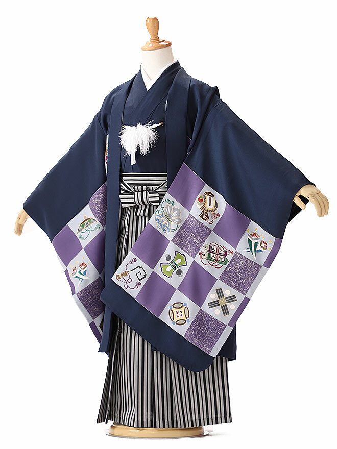 安心サポート・離島料金などの追加料金は、当店からの「予約成立メール」にて価格を変更してお知らせします。本場、京友禅の絹きもの 着物から袴まで高級絹100％ 本場、京友禅染 Front Back Detail サイズ 羽織袖丈:56cm 肩裄：48cm 袴丈：57cm ＞ ＞ サイズガイドと注意点 ＜ ＜ 適応身長 105cm-115cm 素材 羽織・着物：絹100％　袴：絹100％ 染 京友禅 送料について 送料無料 一部離島（沖縄・北海道含む）返送料金3,300円負担いただきます 注意事項 ●小物について 懐剣・お守り・格帯等は、着物に合わせてセットさせて頂きますのでご了承ください 家紋の取り付けは禁止です。発覚した場合、賠償請求となります。 ●色について ディスプレイによって色味が多少異なる場合があります。 【利用日につきまして】 楽天の仕様上、注文日から一年前のご利用日の注文を受け付けることができません。注文前にご利用日の確認をお願いします。