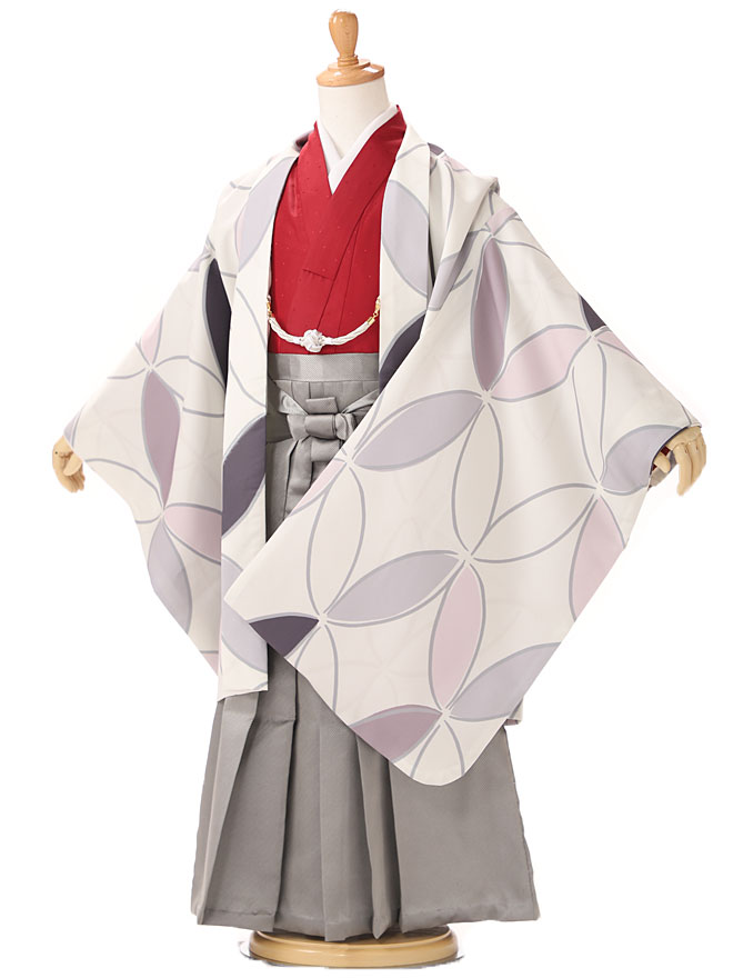 安心サポート・離島料金などの追加料金は、当店からの「予約成立メール」にて価格を変更してお知らせします。京Wakka わっ！かわいい おしゃれ心をくすぐる色や柄で 思わず人に自慢したくなる 七五三ブランド「WA・KKA」 Front Back Detail サイズ 羽織袖丈:57cm 肩裄：51cm 袴丈：60cm　 ＞ ＞ サイズガイドと注意点 ＜ ＜ 適応身長 110cm-120cm 素材 着物：化繊　袴：化繊 レンタル期間 3泊4日レンタル 送料について 送料無料 一部離島（沖縄・北海道含む）返送料金3,300円負担いただきます 注意事項 ●小物について 懐剣・お守り・格帯等は、着物に合わせてセットさせて頂きますのでご了承ください 家紋の取り付けは禁止です。発覚した場合、賠償請求となります。 ●色について ディスプレイによって色味が多少異なる場合があります。 【利用日につきまして】 楽天の仕様上、注文日から一年前のご利用日の注文を受け付けることができません。注文前にご利用日の確認をお願いします。