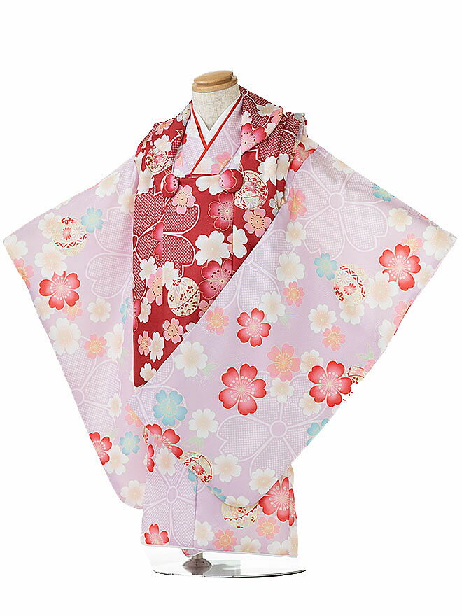 kimonoshopの七五三 着物 3歳 フルセット レンタルについて 着物ネットレンタルkimonoshop（きものしょっぷ）では、七五三 着物 3歳 レンタル 女の子 七五三 被布 レンタル 3歳 被布コート セット 8点 フルセット 正絹 ジルスチュアート メゾピアノ 紅一点 モダンアンテナ sugar kei レトロからアンティークまで おしゃれ 髪飾り付き 着付けマニュアル着きだから自分で簡単着付け 着付けする美容室までお届け 全国送料無料で宅配 激安 安い 衣装 雨の日も体調不良も安心 簡単返却七五三 着物 3歳 レンタル 女の子 全てが揃うフルセットレンタル(被布・髪飾り・草履・足袋など計9点) レンタル期間は余裕の3泊4日 Front Back detail サイズ 肩裄:39cm 身丈:75cm　袖丈:56cm ＞ ＞ サイズガイドと注意点 ＜ ＜ 適応身長 90cm〜100cm ＞ ＞ 対応身長について ＜ ＜ 素材 表地：化繊、裏地：合成繊維 用途 七五三 スタジオ 写真撮影 神社お参り 日本行事のお祝い レンタル期間 3泊4日レンタル 送料について 送料無料 一部離島（沖縄・北海道含む）返送料金3,300円負担いただきます 注意事項 ●小物について 草履・バッグ・髪飾り等は、着物に合わせてセットさせて頂きますブランドセットではありませんのでご了承ください ●襦袢について襦袢タイプは袖なしタイプとなります ●色について ディスプレイによって色味が多少異なる場合があります。 【利用日につきまして】 楽天の仕様上、注文日から一年前のご利用日の注文を受け付けることができません。注文前にご利用日の確認をお願いします。