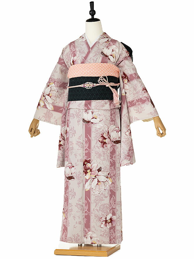 安心サポート・離島料金などの追加料金は、当店からの「予約成立メール」にて価格を変更してお知らせします結び帯なので簡単に着付けができます 寸法 肩裄：約65cm／袖丈：約76cm／身丈：約165cm 適応身長 145cm〜155cm 素材 表地：化繊、裏地：合成繊維 セット内容 着物・結び帯・帯揚・帯締め・襦袢（袖なし）・巾着・草履・腰ひも・伊達締め・和装ベルト・足袋 送料について 送料無料 一部離島（沖縄・北海道含む）返送料金3,300円負担いただきます 注意事項 ●小物について 小物等は写真の物となります。草履バッグなどその他小物はこちらでコーディネートさせていただきます。 ●色について ディスプレイによって色味が多少異なる場合があります。 【利用日につきまして】 楽天の仕様上、注文日から一年前のご利用日の注文を受け付けることができません。注文前にご利用日の確認をお願いします。