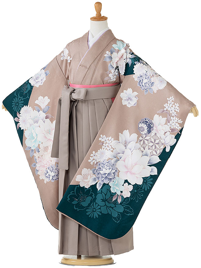 安心サポート・離島料金などの追加料金は、当店からの「予約成立メール」にて価格を変更してお知らせします。卒園式　女の子 着物 全てが揃うフルセットレンタル(髪飾りもついた10点セット) レンタル期間は余裕の3泊4日 Front back detail 対応身長 115cm〜125cm サイズ 裄丈：54cm 袴丈：65cm 素材 表地：化繊、裏地：合成繊維 レンタル期間 3泊4日レンタル 送料について 往復無料 一部離島（沖縄・北海道含む）返送料金3,300円かかります 注意事項 ●色について ディスプレイによって色味が多少異なる場合があります。