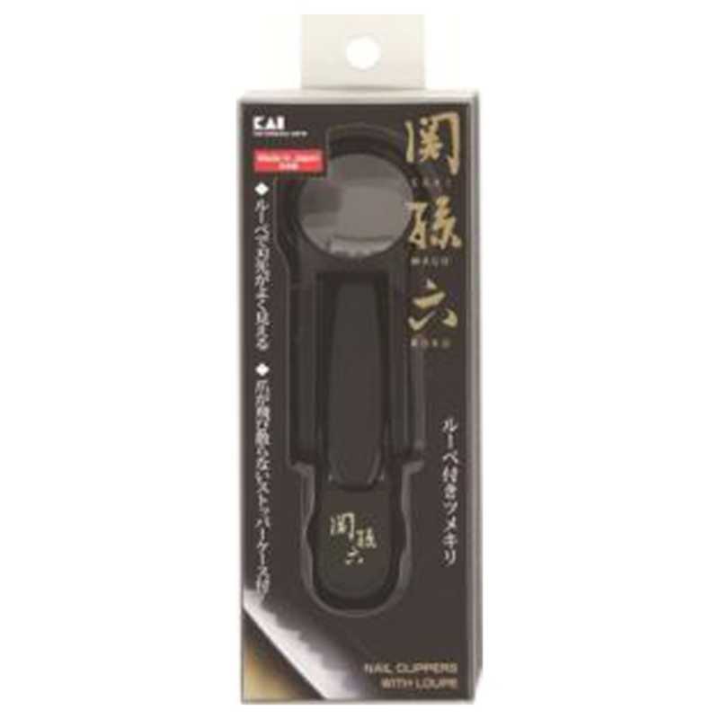 【商品解説】刃匠関孫六の伝統から生まれたツメキリ。ルーペ付きで刃先がよく見えます。【成分】【刃部】ステンレス刃物鋼【テコ】亜鉛ダイカスト（クロムメッキ仕上）【ルーペ】ポリカーボネート【ルーペカバー】ABS樹脂（抗菌剤含有）【ストッパー】ABS樹脂（抗菌剤含有）【ヤスリ】ステンレススチール【スペック】●型式：HC1823（HC1823）●JANコード：4901601269093ブランド名：関孫六本体サイズ：123×35×22mm種類：グリップ型爪切り素材：[刃部]ステンレス刃物鋼、[テコ]強化ナイロン・ABS樹脂(抗菌剤含有)、[ルーペ]ポリカーボネイト、[ルーペカバー]ABS樹脂(抗菌剤含有)、[ストッパー]ABS樹脂(抗菌剤含有)、[ヤスリ]ステンレススチール仕様1：[重量]47g【注意事項・特記事項】【使用上の注意】●乳幼児の手が届かない安全な場所に保管してください。●ツメを切る目的以外にご使用にならないでください。●直射日光の当たる所に放置しないでください。●ルーペを通して太陽を見ないでください。●ルーペは柔らかい布でふいてください、ティッシュペーパーや硬いものでこするとキズがつくことがあります。又溶剤は使用しないでください。●深ヅメはケガのもとです。切りすぎないようご注意ください。【お問い合わせ先】03-3862-6410 貝印お客様相談室この商品は宅配便でお届けする商品です出荷可能日から最短日時でお届けします。※出荷完了次第メールをお送りします。配送サービス提供エリアを調べることができます「エリア検索」をクリックして、表示された画面にお届け先の郵便番号7桁を入力してください。ご購入可能エリア検索お買い上げ合計3,980円以上で送料無料となります。※3,980円未満の場合は、一律550円（税込）となります。●出荷可能日から最短日時でお届けします。（日時指定は出来ません。）　※お届け時に不在だった場合は、「ご不在連絡票」が投函されます。　「ご不在連絡票」に記載された宅配業者の連絡先へ、再配達のご依頼をお願いいたします。●お届けは玄関先までとなります。●宅配便でお届けする商品をご購入の場合、不用品リサイクル回収はお受けしておりません。●全て揃い次第の出荷となりますので、2種類以上、または2個以上でのご注文の場合、出荷が遅れる場合があります。詳細はこちら■商品のお届けについて商品の到着日については、出荷完了メール内のリンク（宅配業者お荷物お問い合わせサービス）にてご確認ください。詳しいお届け目安を確認する1度の注文で複数の配送先にお届けすることは出来ません。※注文時に「複数の送付先に送る」で2箇所以上への配送先を設定した場合、すべてキャンセルとさせていただきます。