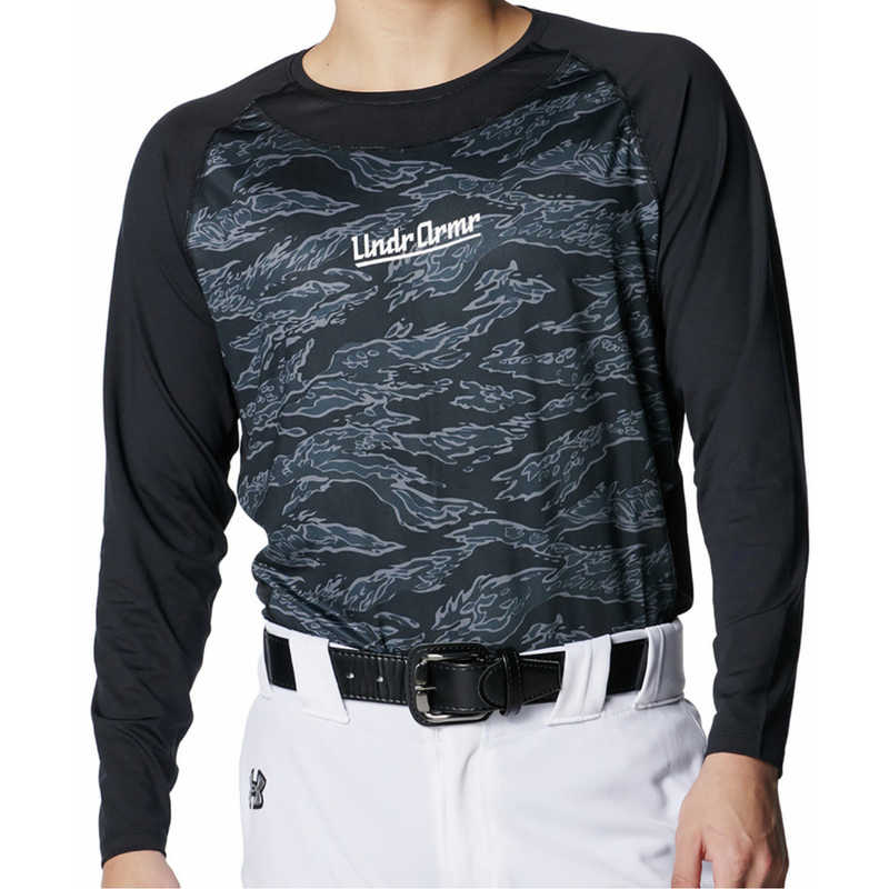 アンダーアーマー　メンズ UAヒートギア コンフォート フィッティド カモ ロングスリーブ クルーネック シャツ Black/White SM 【返品交換不可】　6001309_25FW