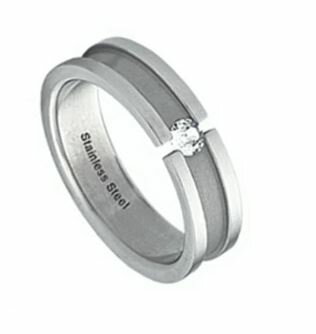 送料無料 ステンレス リング [ 名入れ可能 ][ ラインデザイン ][ シルバー 銀色 ] キュービックジルコニア 刻印 名入れ 記念 日付け イニシャル お揃い 毎日 プレゼント ギフト メンズ レディース 贈り物 記念日 指輪 普段使い 会社 学校 職場 メール便
