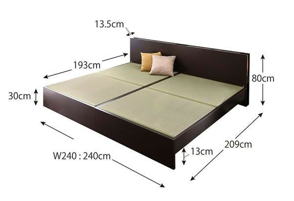 家具・インテリア通販Roomの連結ベッド 幅240 キング ワイド 2人 3人 4人 家族 つなげる 2台 分割 ファミリー 親子 フレーム 畳 硬め 布団可 腰痛対策 通気性 カビ 和室 収納 大容量 床下 高さ 調節 調整 ローベッド 低い 宮 棚 携帯 メガネ リモコン 照明 読書 ライト 携帯 スマホ 充電 コンセント｜アングル3