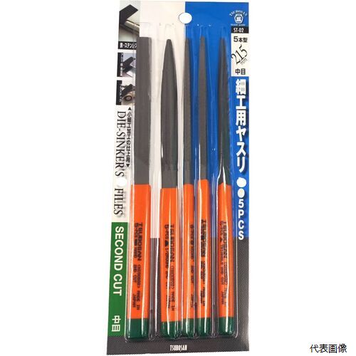 【特長】 ●目立てが鋭く、耐久性に優れています。 ●平、半丸、丸、角、三角の5本セットです。 【用途】 ●鉄をはじめ、あらゆる金属の加工に。 【仕様】 ●仕上げ：5本組中目 ●全長(mm)：215 ●刃長(mm)：110 ●形状：5種セット 【材質／仕上】 ●炭素工具鋼(SK-2) 【セット内容／付属品】 ●平・半丸・丸・角・三角　各1本入り 【注意】 ●目詰まりした場合はブラシ等で取り除いてお使いください。 【入数】 ●1S/5本 他のサイズはこちら 在庫のない商品は検索に表示されない場合がございます