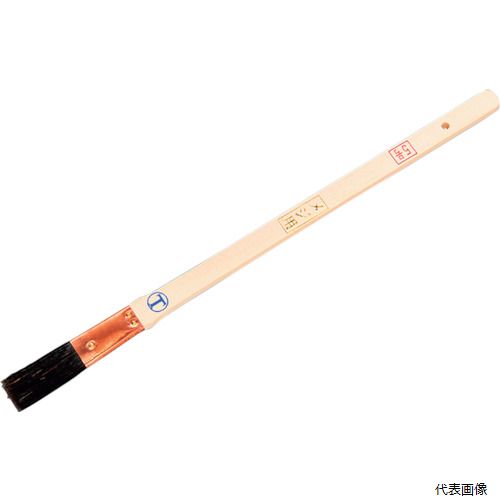 【特長】 ●細かいところもキレイに塗れる、小回りのきく便利なメジ刷毛です。 ●幅が短く毛丈が長いタイプの刷毛で、深い凹部や奥まった箇所の塗装に適しているタイプです。 ●狭い箇所や細かい所もきれいに塗れる、小回りの利く便利な目地平刷毛です。 【用途】 ●目地・サッシュ用刷毛。 【仕様】 ●刷毛幅(mm)：15 ●毛丈(mm)：32.0 ●玉厚(mm)：5.0 ●全長(mm)：262 ●適合塗料：油性塗料 ●形状：平 【材質／仕上】 ●毛材：山羊毛・ヤンオ（尾毛） 【入数】 ●1本 他のサイズはこちら 在庫のない商品は検索に表示されない場合がございます　