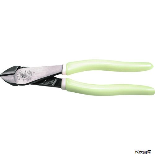 【特長】 ●グリップが光るため、暗闇や薄暗い場所でも簡単に工具を見つけることができます。 ●太陽や照明などの光で充電します。 ●偏芯デザインにより軽い力で扱うことができます。 ●刃が短く角度が付いたデザインでワイヤを短く切断するのに適しています。 ●ACSR、ネジ、釘、およびほとんどの硬化ワイヤを切断できます。 【用途】 ●ACSR・ビス・釘・硬鋼線の切断に 【仕様】 ●全長(mm)：204.8 ●切断能力(mm)鉄線：φ2.5 【材質／仕上】 ●特殊鋼 ●グリップ：プラスチック 【注意】 ●光量が少ない場合、発光時間と強度が異なる場合があります。 ●明るさを持続させるため定期的にグリップはきれいにしてください。 【入数】 ●1丁 他のサイズはこちら 在庫のない商品は検索に表示されない場合がございます