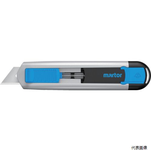 【特長】 ●スライダーから手を離すと刃が自動収納されるため安全です。 ●最大21mmの切り込み深さで3層段ボール箱やゴム板でも切断できます。 ●堅牢なアルミニウムボディで長時間切断作業を繰り返す現場に最適です。 ●人間工学に基づいたグリップを備え、軽くコンパクトで使い易いカッターです。 ●フック穴にランヤード等を取り付けできます。 ●安全で簡単に刃の交換が可能です。 ●刃は1枚で2ヵ所使えます。 【用途】 ●開梱作業、紙類、シートやマットなどの切断作業用。 【仕様】 ●全長(mm)：143 ●刃厚(mm)：0.63 ●刃長(mm)：21 ●適合替刃：99、199、60099、98 ●幅(mm)：31 ●GSマーク認証品 【材質／仕上】 ●本体：アルミニウム ●刃：合金工具鋼 【入数】 ●1丁 他のサイズはこちら 在庫のない商品は検索に表示されない場合がございます　