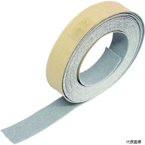 【特長】 ●簡単な施工で確実に足もとの滑りを止め、安全度を高くします。 ●水や油がかかっても滑り止め効果が変らず、縞鋼板などの凹凸面にもよくなじみ、優れた接着力で貼り付け直後から使用が可能です。 ●カーボンニュートラルガス使用により、従来比61％排出量を削減しました（製造時）。 【用途】 ●屋外用。 ●（素足以外で歩行する場所全般） ●水や油で滑りやすい場所に。 【仕様】 ●色：グレー ●幅(mm)：25 ●長さ(m)：10 ●厚さ(mm)：0.8 ●粘着力：20N/25mm ●引張強度：147N/25mm ●切断にはカッターが必要 【材質／仕上】 ●基材：アルミ箔 ●粘着剤：アクリル系 ●砥粒：炭化ケイ素、酸化アルミニウム 【注意】 ●10m巻にはつなぎ目が入ることがあります。 ●提供不可：ミルシート 【入数】 ●1巻 他のサイズはこちら 在庫のない商品は検索に表示されない場合がございます　