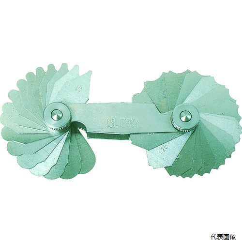 【特長】 ●工作物、成形品、金型、刃物などのR（半径）の検査に使用します。 【用途】 ●外径丸み、溝の丸み用。 【仕様】 ●寸法(mm)：70×15 ●測定範囲(mm)：1.0〜7.0 ●セット明細(mm)：各2枚：1.0〜3.0(0.25とび)3.0〜7.0(0.5とび) ●枚数(枚)：34 ●凸凹(オス・メス)独立型 【材質／仕上】 ●冷間圧延鋼 【注意】 ●提供不可：SDS 【入数】 ●1個 他のサイズはこちら 在庫のない商品は検索に表示されない場合がございます　