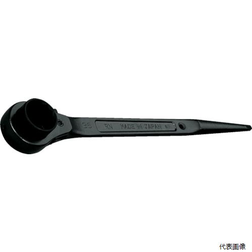 【特長】 ●正逆転操作は切り替え爪式です。 ●片側ソケット部が突き出していないため、狭い凹部での締め付けに最適です。 ●対辺寸法19mm以上のサイズには安全ロープ取り付け穴を設けています。 【仕様】 ●対辺寸法(mm)：46 ●全長(mm)：500 ●厚さ(mm)：54 ●色：シルバー ●対辺(mm)：46 【材質／仕上】 ●合金鋼 ●表面処理：カチオン電着塗装 【入数】 ●1丁 他のサイズはこちら 在庫のない商品は検索に表示されない場合がございます　