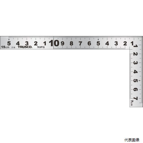 【特長】 ●竿・角共に平たいので材料にピタリとフィットしてケガキやすい曲尺です。 ●目盛がエッチング加工されており消えにくいです。 ●焼き入れ加工により強度と適度な弾性を持たせています。 【用途】 ●各種墨つけ、ケガキ作業、直角・長さ測定に。 【仕様】 ●長辺(mm)：160 ●短辺(mm)：80 ●幅(mm)：15 ●厚さ(mm)：1.0 ●目盛仕様：cm ●長さの許容差：全長±0.2mm ●直角度：100mmで±0.1mmを超えない ●表裏cm目盛 ●JIS規格に準拠 ●外側基点内目盛付 ●シルバー仕上（艶消し加工） 【材質／仕上】 ●ステンレス(SUS420J2) 【注意】 ●電気に触れる恐れのある場所では使用しないで下さい。 【入数】 ●1本 他のサイズはこちら 在庫のない商品は検索に表示されない場合がございます　