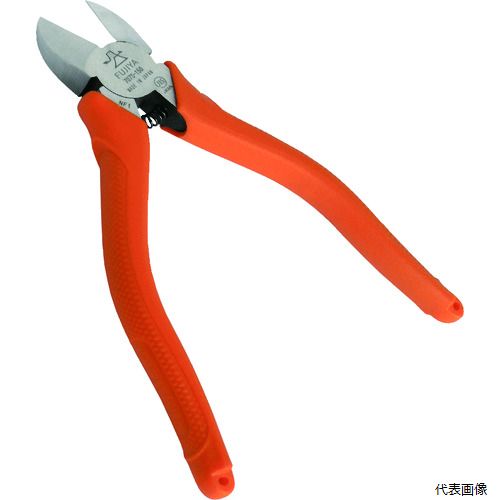 【特長】 ●切れ味と耐久性のよい万能タイプのニッパです。 ●従来の強力ニッパより刃先を鋭利に加工しており、VVF線などをスムーズに切断できます。 ●交換用ばねはFNS-8(5本入り)です。 ●作業性の良いばね付タイプです。 【用途】 ●内線、外線工事の電気設備工事などの電線の切断に。 【仕様】 ●全長(mm)：156 ●切断能力(mm)鉄線：φ2.0 ●切断能力(mm)銅線：φ3.0 ●ばね付 ●ラウンド刃 ●JIS対応 ●ROHS対応 【材質／仕上】 ●特殊鋼 ●グリップ：樹脂 【注意】 ●能力以上の使用はしないで下さい。 ●電気が流れている物への切断は絶対にしないで下さい。 【入数】 ●1丁 他のサイズはこちら 在庫のない商品は検索に表示されない場合がございます　