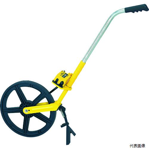 【特長】 ●便利な折りたたみスタンド付です。 ●見やすい大型カウンター仕様です。 ●ハンドルが折りたため、コンパクトに持ち運べます。 ●走行が安定しているので、誤差が少ないです。 【用途】 ●距離測定用。 ●測定範囲：10cm〜99999.9m ●縮長〜全長(mm)：480〜1080 ●車輪径(mm)：318 ●表示桁数：6 ●測定誤差範囲：実際長の±1% ●全長(mm)：1020 ●電源：なし ●メモリ単位：10cm単位 ●車輪径：318mm 【注意】 ●EN-R1000は伸縮タイプではありません。 【入数】 ●1台 他のサイズはこちら 在庫のない商品は検索に表示されない場合がございます