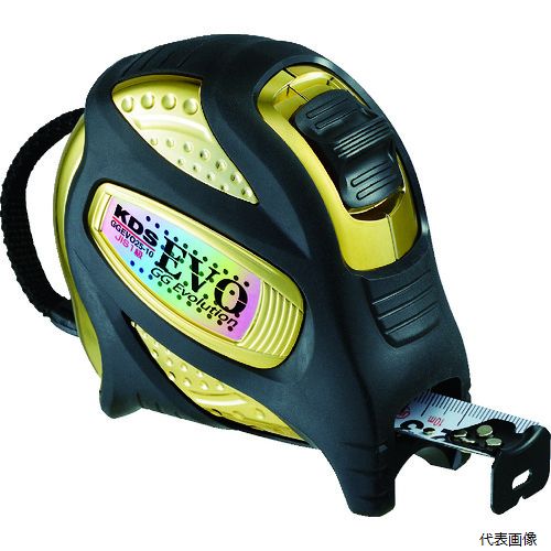 【特長】 ●高耐久ナイロンコートテープを採用、耐摩耗性に優れています。 ●ショートストロークストッパーを採用しています。 ●ショックに強いエラストマーダンパーを使用しています。 ●従来の2分の1以下の移動量でテープをロックします。 ●絶妙なフィット感を実現した新型ケースです。 ●新設計ショートストロークストッパー ●ショックに強い新設計エラストマダンパー 【用途】 ●あらゆる寸法測定に。 【仕様】 ●テープ長さ(m)：10 ●テープ幅(mm)：25 ●水平保持(m)：2.2 ●目盛仕様：JIS1級両面メートル目盛 ●爪仕様：0点補正移動爪 ●455ピッチ表示：あり ●ショックアブソーバー：あり ●色：ゴールド＆ブラック ●テープ色：ホワイト ●本体寸法(mm)：93×100×56 ●ロック仕様：あり ●JIS1級 ●両面メートル目盛 ●ベルトフック付き 【材質／仕上】 ●テープ：スチール ●ばね：スチール ●ケース：ABS樹脂 ●カバー：エラストマー樹脂 【入数】 ●1個 他のサイズはこちら 在庫のない商品は検索に表示されない場合がございます　