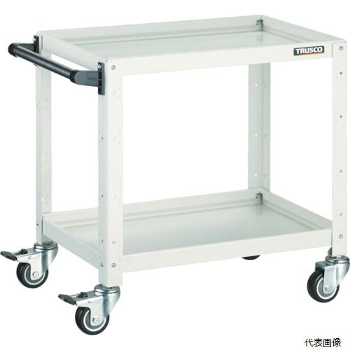 ※この商品はメーカー直送の為「代引き不可」となります ※大型商品のため発送後到着迄に時間がかかる事がございます 　到着日時はお手元の送り状に記載された番号から確認下さい ※日時・時間指定はできません。 【特長】 ●車輪と共に車軸もロックするダブルロック仕様のキャスターです。 ●アングル支柱に突起を出し、棚板を固定することにより縦横のゆれを軽減します。 ●棚板は皿型・フラット型の表裏両面使用できます。 ●棚板の組付けは、内側にフランジ付ナットを使用しているため、外側から六角レンチで締め付けることで組み立てが可能です。 【用途】 ●工場内の運搬作業や、ピッキング作業に、またライン作業における工具置き台、部品、商品の仮置きに。 【仕様】 ●最大積載量(kg/台)：200 ●均等積載量(kg/段)：120 ●色：ホワイト ●間口(mm)：679 ●奥行(mm)：400 ●高さ(mm)：740 ●段数(段)：3 ●キャスター径(mm)：100 ●こぼれ止め高さ(mm)：40 ●棚板：こぼれ止め付棚板(表裏両用) ●キャスター：自在式(Wストッパー付)100mm(2個)自在式100mm(2個) ●特許第4866138号登録商品 【材質／仕上】 ●本体：スチール ●キャスター金具：スチール ●車輪：ウレタン 【注意】 ●「最大積載量」とは、各棚板の表面に均一に荷重をかけた場合に、耐えられる重さの合計をいいます。 ●「均等積載量」とは、棚板の表面に均一に荷重をかけた場合に、耐えられる重さをいいます。 【入数】 ●1台 他のサイズはこちら 在庫のない商品は検索に表示されない場合がございます　