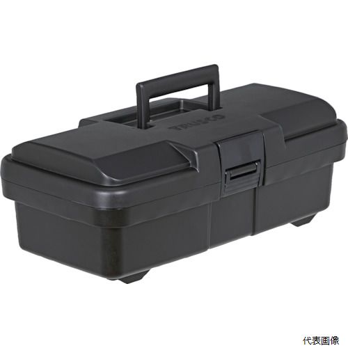 【特長】 ●定番の樹脂製工具箱です。 ●自動車用のバンパーに使用されている樹脂を使っているので強度が高く、丈夫です。 ●開け閉めによく使うバックルは、ヘルメットに使用されているポリカーボネード樹脂を使用しているため壊れにくいです。 ●フタは二重構造になっており、歪みにくい設計です。 ●積み重ねてもずれにくいように底面に爪がついています。 【用途】 ●工具や道具の収納に。 【仕様】 ●色：ブラック ●外形寸法(mm)間口：385 ●外形寸法(mm)奥行：202 ●外形寸法(mm)高さ：140 ●有効内寸(mm)間口：347 ●有効内寸(mm)奥行：152 ●有効内寸(mm)高さ：65 ●南京錠(別売)：取付不可 ●中皿付 ●仕切板2枚付 【材質／仕上】 ●本体：自動車バンパー材(PP) ●バックル：ポリカーボネート 【注意】 ●提供不可：chemSHERPA、SDS、ミルシート 【入数】 ●1個 他のサイズはこちら 在庫のない商品は検索に表示されない場合がございます　