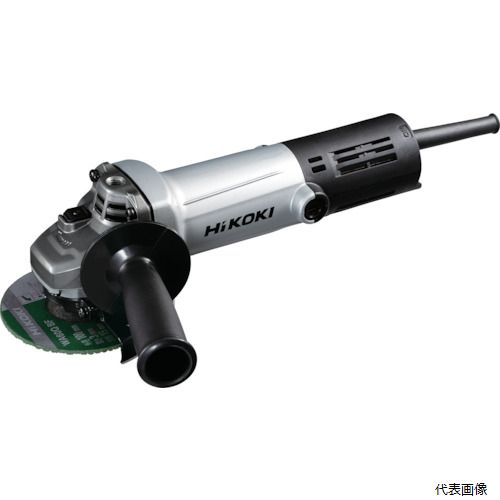 【特長】 ●細径ボディーφ56mmで握りやすいです。 ●重負荷作業により強く、過負荷耐久力がUP(従来機G10SH5比：約20%UP)、最大出力も1100Wとハイパワーです。 ●スイッチはスナップ式を採用で使いやすさ抜群です。 ●3方向にサイドハンドルが取付け可能で狭所作業にも対応できます。 ●本製品は細径のアルミダイキャストボディにスナップスイッチを採用した100mm電気ディスクグラインダです。 ●最大出力1100Wで高い研削性能を実現しました。 【用途】 ●鉄、青銅、アルミ鋳物などのバリ取りおよび仕上げ、溶接、溶断部の研削、さび落しに。 ●塗装面の下地みがき、さび落し、塗装落しに。 ●軟鋼材(薄物鉄板、小径丸棒など)の切断に。 ●カワラ、タイル、石材、コンクリートなどの切断、溝入れおよび研削に。 【仕様】 ●無負荷回転数(min［［の−1乗］］)：12000 ●砥石径(mm)：100 ●消費電力(W)：780 ●電源(V)：単相100 ●コード長さ(m)：2.5 ●定格電流(A)：8.0 ●胴径(Φmm)：56 ●最大出力(W)：1100 ●定格周波数(Hz)：50/60共用 ●定格時間(分)：30 ●ねじサイズ：M10 ●本体外寸全長(mm)：268.0 ●本体外寸全幅(mm)：119.0 ●本体外寸全高(mm)：97.0 ●本体色：メタリックシルバー ●モーター：ブラシあり ●コード長さ(フィート)：8.2 ●動力源：AC ●回転数min-1(回/分)：12000 ●トイシ寸法(穴径)(mm)：15 ●ハウジング握り径(mm)：56 ●握り部周長(mm)：176 ●取付シャフトねじ径：M10×1.5 ●ポッキンプラグ付 ●スイッチ形式：スナップ式 ●カーボンブラシ：No.21 ●絶縁構造：一重絶縁 ●スイッチタイプ：スナップ 【材質／仕上】 ●ボディ：アルミ合金ダイカスト ●ハウジング：アルミ ●テールカバー：樹脂 ●ギヤカバー：アルミダイカスト 【セット内容／付属品】 ●レジノイドフレキシブル砥石 ●スパナ ●サイドハンドル ●ホイルワッシャ ●ホイルナット 【入数】 ●1台 他のサイズはこちら 在庫のない商品は検索に表示されない場合がございます