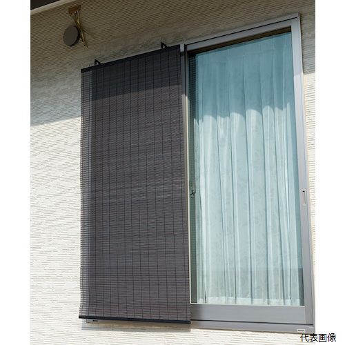 【特長】 ●アルミ配合の特殊パイプを使用した国産プラスチックすだれです。 【用途】 ●日差しを遮り、風を通し室内を快適に。 【仕様】 ●色：ブラウン/ブラック ●長さ(mm)：1350 ●幅(mm)：880 ●遮光率(％)：84% ●紫外線カット率93%、遮光率84% 【材質／仕上】 ●本体：ポリプロピレン　上下レール：塩化ビニール 【セット内容／付属品】 ●吊り具×2 【注意】 ●強風などで落下の恐れがある場合取り外してください。 【入数】 ●1本 他のサイズはこちら 在庫のない商品は検索に表示されない場合がございます