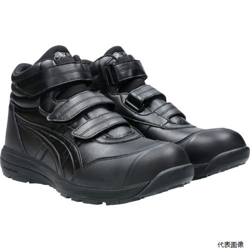 【特長】 ●ミッドソールに軽量性・クッション性に優れたFLYTEFOAMを採用しています。 ●つま先部分には、軽量性を追求した新軽量先芯を搭載しています。 ●足元をスタイリッシュに演出するシルエットを採用しています。 【仕様】 ●寸法(cm)：24.0 ●足幅サイズ：EEE相当 ●色：ブラック×ブラック ●規格：JSAA規格A種 ●参考質量：約450g(26.5cm/片足) ●JSAAA種認定 ●ハイカットベルトタイプ ●参考質量：約450g(26.5cm／片足) ●ワイド（3E相当） 【材質／仕上】 ●甲被：人工皮革 ●先芯：ガラス繊維強化樹脂 ●靴底：ゴム底 【入数】 ●1足 他のサイズはこちら 在庫のない商品は検索に表示されない場合がございます