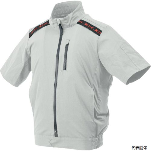 【特長】 ●高いファン位置で集中的に、首筋・脇へ風を送り込みます。 ●お腹周りが膨らみにく、スリムフィットで、女性にもおすすめです。 ●襟元についた風クール（樹脂版）で、首筋を効率的に冷却します。 ●首筋を抜けた冷気がヘルメットの中まで届きます。 ●反射ベストを着用してもファンに被りません。 【用途】 ●ペルチェ素子付きファン、クロスファンEX推奨服 【仕様】 ●色：シルバーグレー ●サイズ：3L ●着丈(cm)：72 ●胸囲(cm)：130 ●肩幅(cm)：51 ●冷却ファン有無：無 ●タイプ：半袖袖丈(cm)：30 ●襟元に風クール（樹脂版）付。 【材質／仕上】 ●ナイロン95%、ポリウレタン5％ 【注意】 ●ファン、バッテリーは別売りです。 【入数】 ●1着 他のサイズはこちら 在庫のない商品は検索に表示されない場合がございます