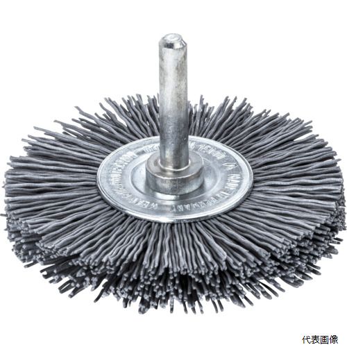 【特長】 ●高品位の線材を使用しており、耐久性に優れ長寿命です。 ●幅広いサイズ展開で、様々なアプリケーションに適しています。 【用途】 ●金属製品のバリ取り、サビ落とし。 ●カラーやサビ落とし作業などに。 ●溶接継目の処理に。 【仕様】 ●線径(mm)：0.6 ●毛材：砥粒入ナイロン線 ●外径(mm)：80 ●毛丈(mm)：20 ●軸長(mm)：30 ●軸径(mm)：6 ●最高使用回転数(rpm)：15000 ●金具径(mm)：40 ●金具幅(mm)：21 ●粒度(#)：320 ●全長(mm)：51 ●厚さ(mm)：14 ●最高使用回転数(m)：15000rp 【材質／仕上】 ●軸：スチール 【注意】 ●作業時は必ず安全帽、安全メガネなどの保護具をご着用ください。 【入数】 ●1個 他のサイズはこちら 在庫のない商品は検索に表示されない場合がございます　
