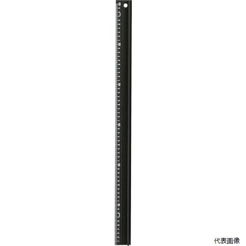 【特長】 ●カッターから手を守る、高さ18.5ミリのガード付の定規です。 ●強度に優れた中空リブ構造を採用しています。 ●ミリ単位の目盛付で、定規として利用可能です。 ●底面にすべり止めゴムを埋め込み安定した使用感です。 ●ステンレス鋼をカット面に埋め込み、いつでもきれいな直線です。 ●プロ用カッターガイドを幅40ミリにスリム化して事務・家庭用にアレンジしました。 ●ケガキ面にはにじみ防止加工を施し、定規の下へのインク流入を防止します。 【用途】 ●カッター切断用ガイド。 ●カッター切断用ガイド ●全長(mm)：610 ●幅(mm)：40 ●厚さ(mm)：18.5 ●呼び寸法(mm)：600 ●目盛精度(mm)：±0.28 ●真直度(mm)：0.60以下 ●色：ブラック ●ミリ単位目盛付 【材質／仕上】 ●ガイド本体：アルミニウム ●カットガイド面：ステンレス鋼 ●滑り止め：発泡ゴム 【注意】 ●固定の際にはガードより手、指などが出ていると大変危険です。 【入数】 ●1本 他のサイズはこちら 在庫のない商品は検索に表示されない場合がございます　