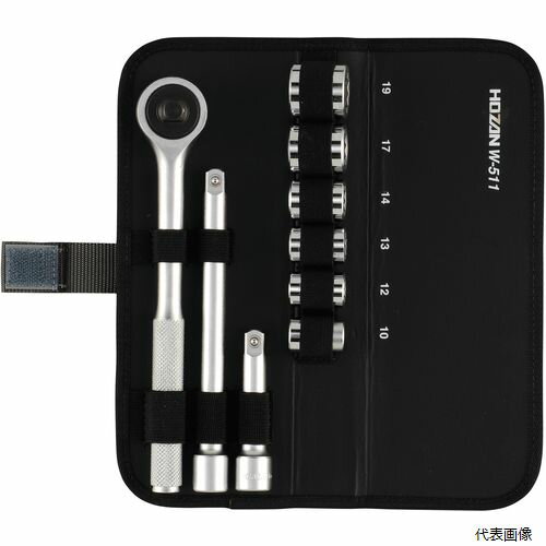 【特長】 ●9.5mm角10mm〜19mmまで6サイズが揃ったセットです。 ●専用ソフトケース入りです。 【仕様】 ●差込角(mm)：9.5 ●セット内容(点)：9 ●ソケット内容(mm)：10、12、13、14、17、19 ●ソケット内容：10〜19mm ●対辺形状：6角 ●ケース寸法(mm)間口：230 ●ケース寸法(mm)奥行：90 ●ケース寸法(mm)高さ：45 【材質／仕上】 ●ケース：ビニールレザー 【セット内容／付属品】 ●ラチェットハンドル(9.5mm角) ●エクステンション(75、150mm) ●ソケット(9.5mm角)：10、12、13、14、17、19mm 【入数】 ●1S 他のサイズはこちら 在庫のない商品は検索に表示されない場合がございます　