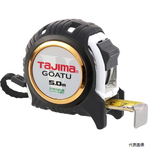 【特長】 ●尺目相当目盛付です。 ●通常テープより測定距離が伸びる剛性力1.5倍のストロングテープを採用しました。(当社比) ●弾性樹脂で全身をガードします。 ●落下時の衝撃から爪を守るフックガードバンパー搭載です。 【用途】 ●長さ測定用。 ●テープ長さ(m)：5 ●テープ幅(mm)：25 ●水平保持(m)：2.6 ●目盛仕様：尺相当目盛 ●爪仕様：剛厚爪 ●0点補正移動爪：○ ●455ピッチ表示：○ ●イエローテープ ●ストラップ付 ●大型ベルトクリップ付 ●爪飛び防止用プロテクター付 ●0点補正移動爪 ●ショックアブソーバー付 ●両面目盛 ●ベルトフック付 【材質／仕上】 ●テープ：スチール ●ばね：スチール ●ケース：ABS樹脂 ●カバー：エラストマー樹脂 【注意】 ●本製品には通電性がありますので、感電に注意して下さい。 【入数】 ●1個 他のサイズはこちら 在庫のない商品は検索に表示されない場合がございます　