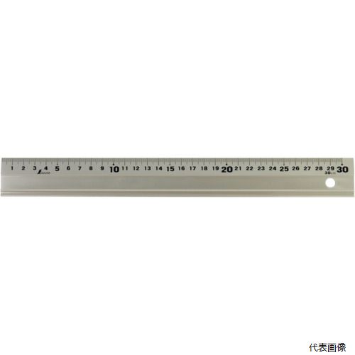 【特長】 ●本体裏面にスベリ止スポンジが貼り付けてあるので軽い力でもガッチリと定規を固定できます。 ●大きな目盛数字表示を採用しました。 ●カッティング面より高い危険防止壁付で、カッターの刃が滑っても乗り越えにくい形状になっています。 ●高級感あるカラーアルマイト仕上げです。 ●軽くてさびず丈夫です。 【用途】 ●長さの測定に。 ●溝引きに。 ●カッティング用に。 ●全長(mm)：310 ●幅(mm)：35 ●厚さ(mm)：5 ●呼び寸法(mm)：300 ●目盛精度(mm)：±0.2 ●色：シャンパンゴールド 【材質／仕上】 ●本体：アルミ ●滑り止め：スポンジ 【注意】 ●アルミは温度の変化で伸縮しやすい為、精度の要する測定に使用できません。 【入数】 ●1本 他のサイズはこちら 在庫のない商品は検索に表示されない場合がございます