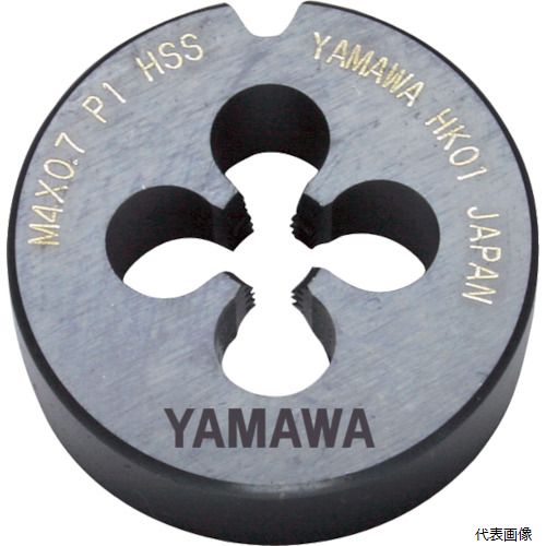 【特長】 ●自動盤用オートHSSダイス（ステンレス用）です。 【用途】 ●おねじ加工用。 ●被削材：低炭素鋼、中炭素鋼、ステンレス鋼に。 【仕様】 ●呼び寸法：M4 ●ピッチ(mm)：0.7 ●外径(mm)：16 ●厚さ(mm)：5 ●加工ねじ：メートルねじ ●精度：P1 ●切りくず穴数：4 ●食付き山数：2山 ●表面処理：酸化処理 【材質／仕上】 ●高速度工具鋼（HSS） 【入数】 ●1個 他のサイズはこちら 在庫のない商品は検索に表示されない場合がございます　