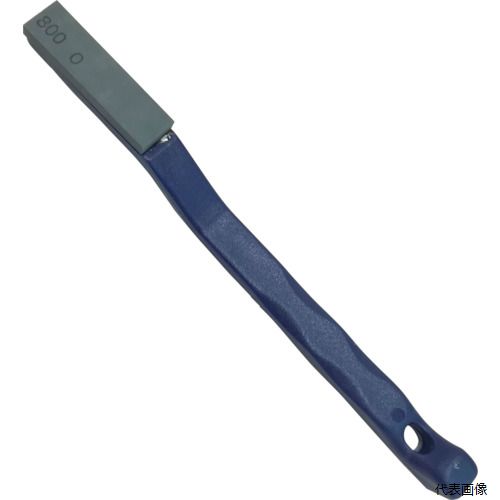 【特長】 ●C砥粒を接着した、手軽に使えるハンディタイプです。 ●#180〜#1000までの7種類の粒度をラインナップしました。 ●粒度によって色分けしてあり、使いやすいです。 【用途】 ●ドリル・バイト・カッター・包丁・ハサミ等、焼入鋼の再研磨後の刃先修正（刃止め）に。 ●超硬金属工具・ガラス・セラミック等の修正に。 【仕様】 ●粒度(#)：800 ●長さ(mm)：45 ●幅(mm)：12 ●厚さ(mm)：5 ●全長(mm)：175 ●色：濃紺 ●仕上がり：濃紺色・精密仕上げ ●C砥粒　結合度O ●形状：平 【入数】 ●1本 他のサイズはこちら 在庫のない商品は検索に表示されない場合がございます　