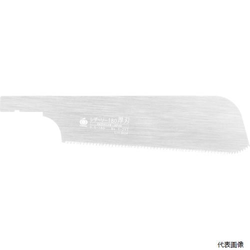 ※替刃のパーツ販売です 【特長】 ・オールランドタイプ。一般木材・集成材など厚い材料の切落としができます。刃先の穴あけ加工刃も特長です。 ・刃先は衝撃焼入れを施し永切れします。また刃全体に無電解ニッケルメッキを施しているので錆難いです。 【製品サイズ】 H250mm×W55mm×D0.5mm 【製品重量】 35g 【材質】 刃：SK材 【入数】 1本 本体・替刃はこちら 在庫のない商品は検索に表示されない場合がございます